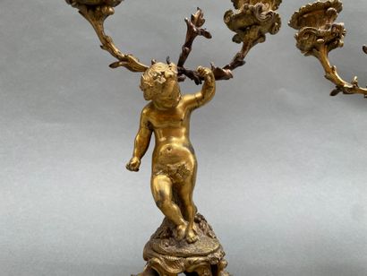 Paire de flambeaux à deux lumières en bronze...