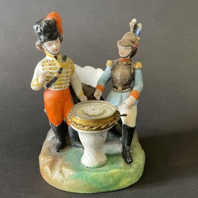 Huit groupes en porcelaine représentant des...