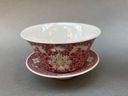 Lot d'extrême-orient dont coupe en porcelaine...