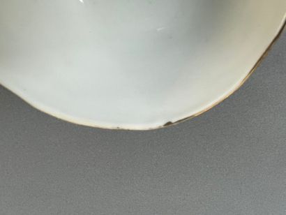 Suite de sept bols en porcelaine à décor...