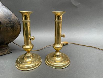 Vase de forme balustre en céramique émaillée...