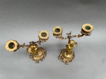 Paire de flambeaux à deux lumières en bronze...