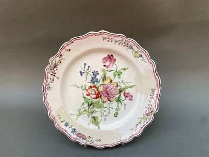 Lot de faïences : assiettes, pichet, saladier,...
