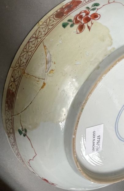Lot en porcelaine de Chine comprenant :
Paire...