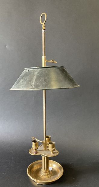 Lampe bouillotte en bronze doré à trois bougeoirs,...