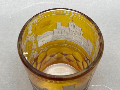 Verre et coupe en verre de Bohême teinté...