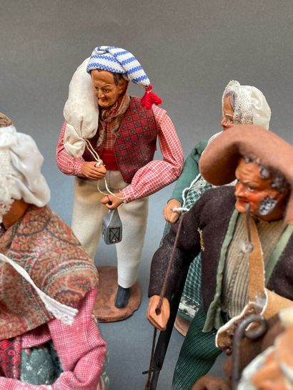 Ensemble de 19 santons en terre cuite Jouglas...