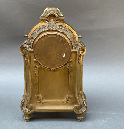 Pendule de cheminée en bronze de forme légèrement...