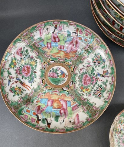 Ensemble en porcelaine de Canton à décor...