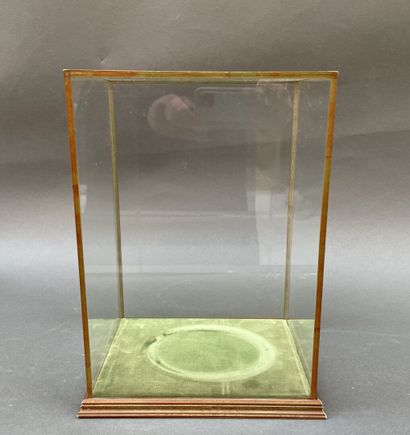 Cage de verre rectangulaire sur socle en...