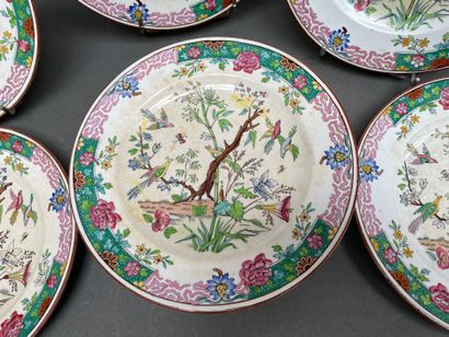Henry BURGESS
Suite de 13 assiettes en faïence...
