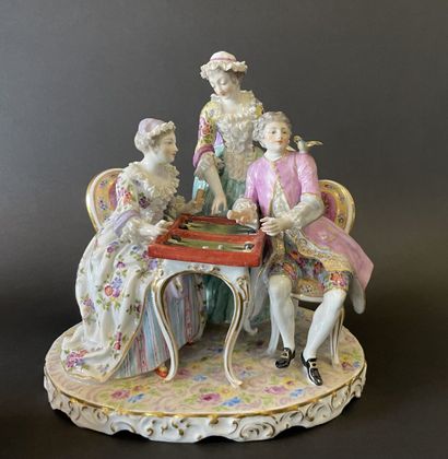 Huit groupes en porcelaine représentant des...