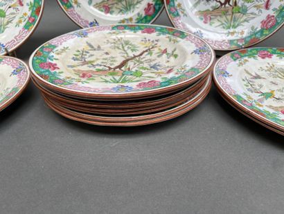 Henry BURGESS
Suite de 13 assiettes en faïence...