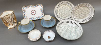 Lot de d'assiettes, coupelles, tasses en...