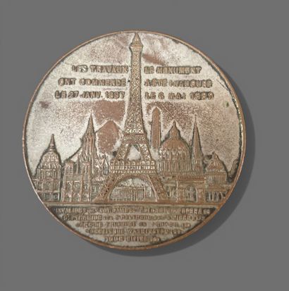 Lot de médailles en bronze dont :
-Thème...
