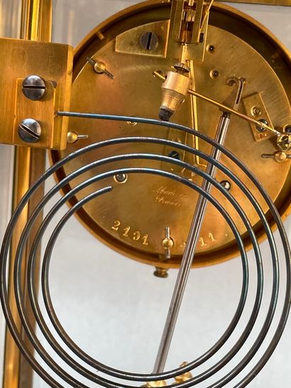 Pendule cage en laiton, le plateau en onyx...