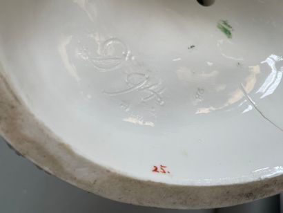 MEISSEN
Scène galante avec un enfant sous...