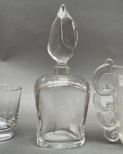 Lot de verrerie et cristal comprenant :
-...
