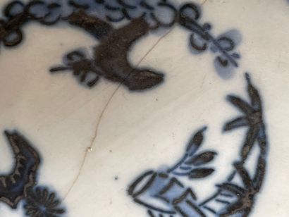Lot en porcelaine de Chine comprenant :
Paire...