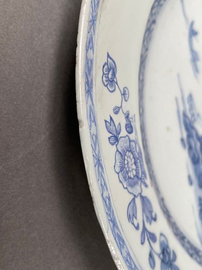 Paire d'assiettes en porcelaine à décor de...