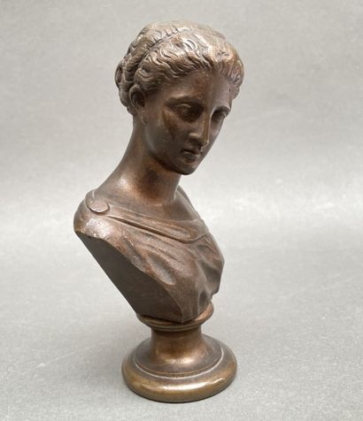 Henri HUPPE (1855-1911)
Pichet en étain à...
