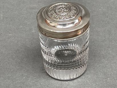 Lot en argent Minerve comprenant : 
-Timbale...