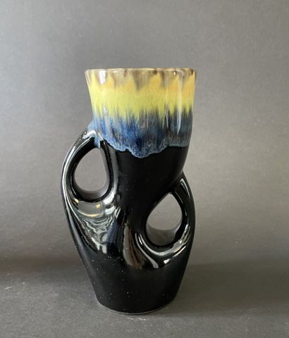 Suite de quatre vases de formes libres en...