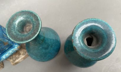 Trois coupes, Paire de vases cornets quadrangulaires...