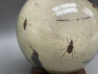 Paire de boules en verre peintes d'oiseaux...