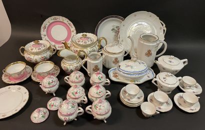 Lot de vaisselle en porcelaine comprenant...