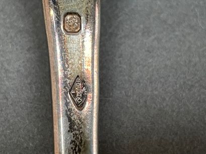 Lot en argent comprenant : 
- Cuillère à...