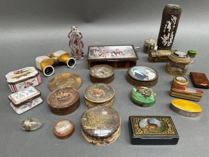 Collections d'objets de vitrine : 
petites...