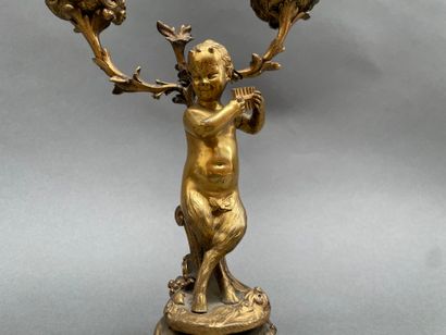 Paire de flambeaux à deux lumières en bronze...