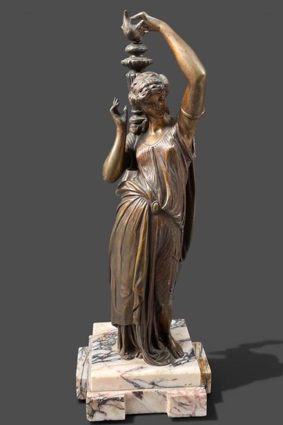 Jeune femme canéphore
Epreuve en bronze de...