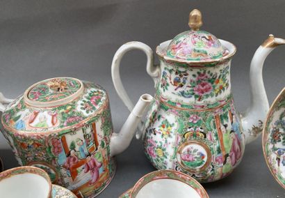 Ensemble en porcelaine de Canton à décor...
