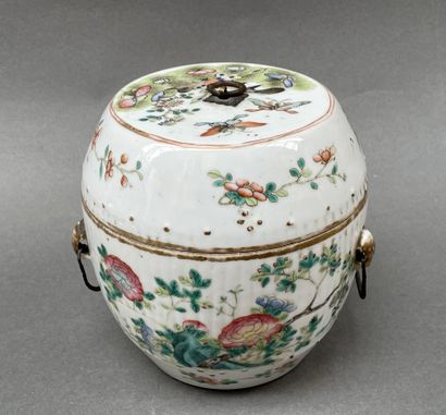 Bol couvert en porcelaine en forme de tonneau...