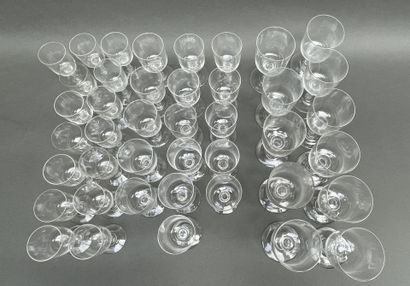 Partie de service de verres à pied en cristal,...