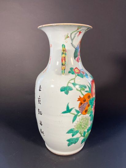 Chine, vers 1900, 
Paire de vases balsutres,...