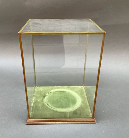 Cage de verre rectangulaire sur socle en...