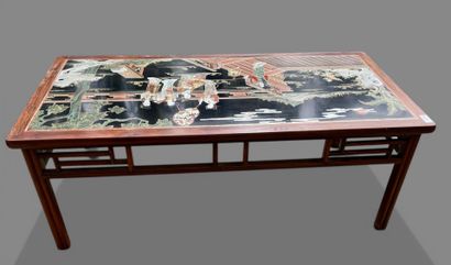 Table basse dans le goût de la Chine, le...