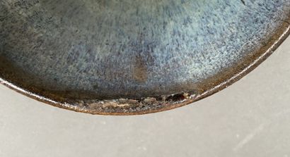 Trois coupes, Paire de vases cornets quadrangulaires...