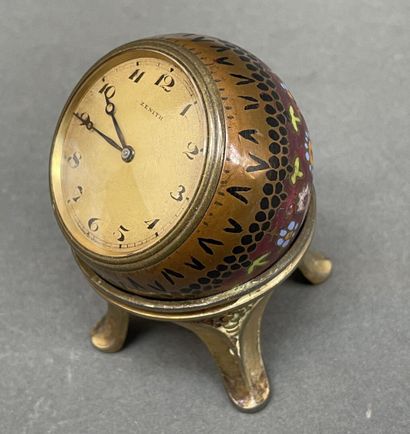 ZENITH 
Pendulette sphérique en bronze et...