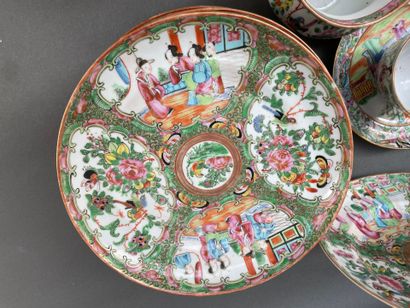 Ensemble en porcelaine de Canton à décor...