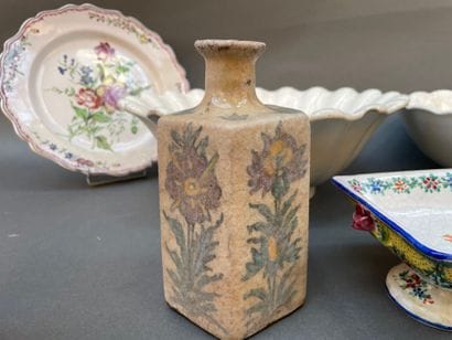 Lot de faïences : assiettes, pichet, saladier,...