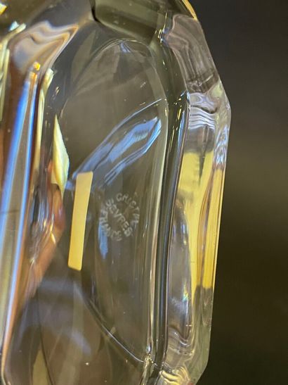 Lot de vases, sceau à champagne, carafes...