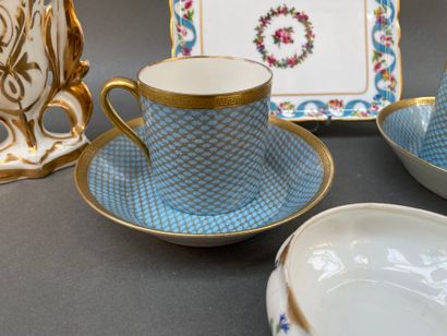 Lot de d'assiettes, coupelles, tasses en...