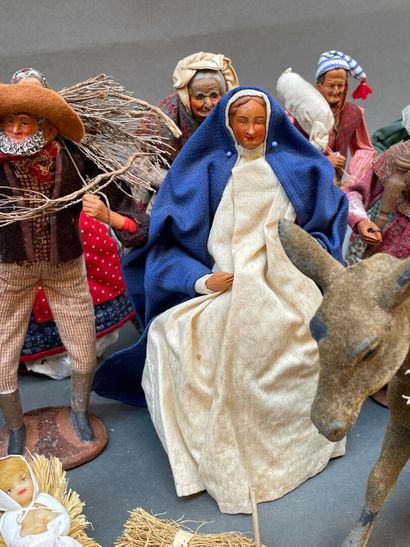Ensemble de 19 santons en terre cuite Jouglas...