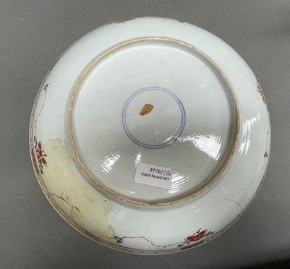 Lot en porcelaine de Chine comprenant :
Paire...