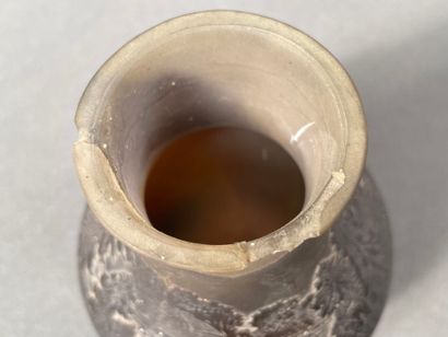 Petit vase balustre en verre multicouche...