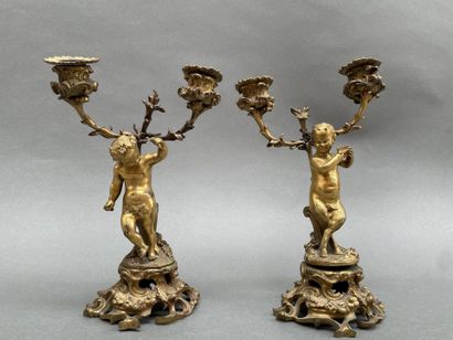 Paire de flambeaux à deux lumières en bronze...